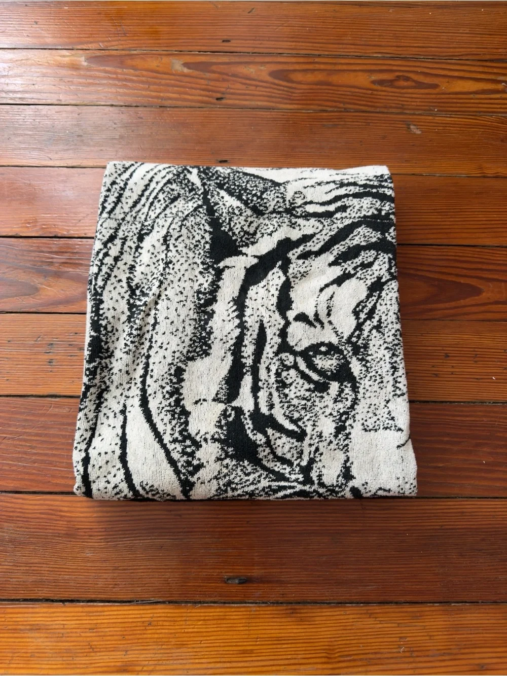 Vintage reversible tiger beach towel black and white 32x60”